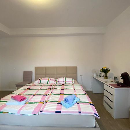Bright & Cozy Room With Balcony Corovode Exterior foto