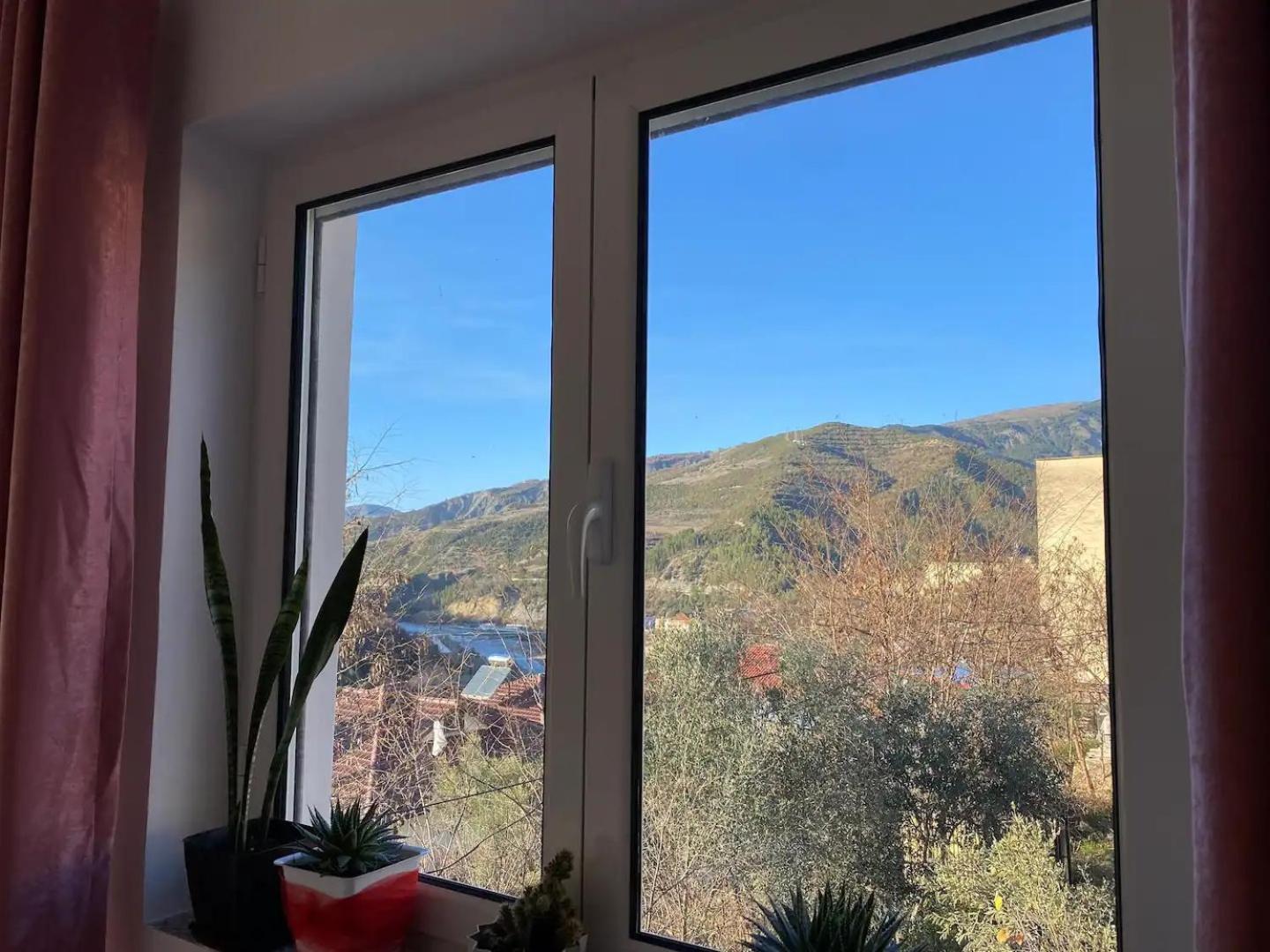 Bright & Cozy Room With Balcony Corovode Exterior foto